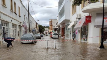 Κακοκαιρία στη Λέρο: Πλημμύρισαν δρόμοι - Σοβαρές ζημιές στο οδικό δίκτυο