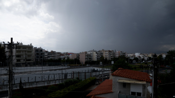 Καιρός: Απογευματινές μπόρες μέχρι την Τετάρτη, βελτίωση την Πέμπτη