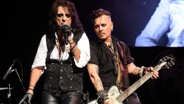 Άλις Κούπερ: «Αν ο Τζόνι Ντεπ ήταν πιο όμορφος, θα μπορούσε να με υποδυθεί σε ταινία»