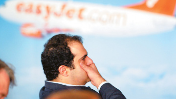 EasyJet: H επική αερομαχία του sir Stelios με τους «αχρείους»