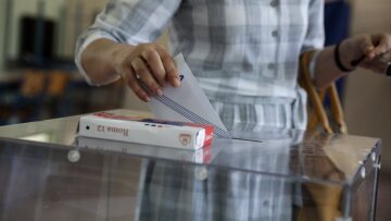 Δημοσκόπηση Marc: Με 15,6 μονάδες προηγείται η ΝΔ του ΣΥΡΙΖΑ 