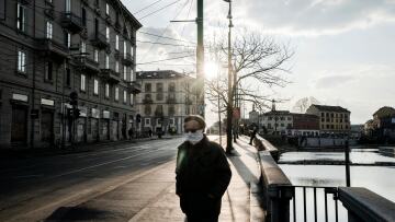 Κορωνοϊός: Σταγονίδια ανθρώπου με μάσκα που βήχει μπορεί να φτάσουν μέχρι και στο ένα μέτρο