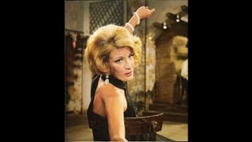 Μαίρη Χρονοπούλου: Η σπάνια φωτογραφία από την πρώτη κινηματογραφική της εμφάνιση πριν 66 χρόνια