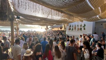 Μύκονος: Δεν κλείνουν τα μαγαζιά, συστήνουν επιτροπή με λοιμοξιωλόγους και επικοινωνιολόγους