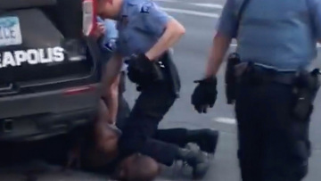Υπόθεση Τζόρτζ Φλόιντ: Φώναξε 20 φορές «δεν μπορώ να ανασάνω» και ο αστυνομικός τον κορόιδευε!