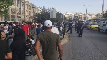 Συνωστισμός και πάλι έξω από την Υπηρεσία Ασύλου