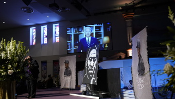 Κηδεία Τζορτζ Φλόιντ: «Μην γυρίζετε την πλάτη στον ρατσισμό», «θέλουμε δικαιοσύνη»