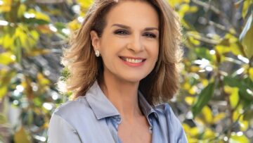 Πέγκυ Σταθακοπούλου: Η 59χρονη ηθοποιός ποζάρει με μπικίνι στην «αγκαλιά» της κόρης της 