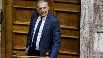 Θεοδωρικάκος: Φυσιολογικός ο συνολικός αριθμός δημοσίων υπαλλήλων