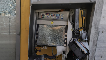 Χαλάνδρι: Έβαλαν φωτιά σε δύο ΑΤΜ τα ξημερώματα