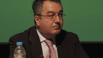 Μόσιαλος: Ο κορωνοϊός μεταδίδεται πιο εύκολα σε κλειστούς χώρους