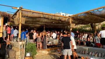 Μύκονος: Μετά τα «λουκέτα» στα μαγαζιά, φτιάχνουν εφαρμογή που θα ενημερώνει για συνωστισμό 