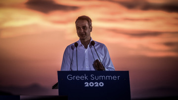 Μητσοτάκης από Σαντορίνη: Ελάτε στην Ελλάδα, η χώρα είναι πλέον ανοιχτή 