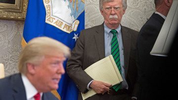 Έκθετος ο Τραμπ μετά τις 8+1 αποκαλύψεις-φωτιά του Τζον Μπόλτον 