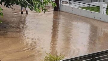 Πλημμύρισε ποτάμι στις Σέρρες, «άνοιξαν οι ουρανοί» στη Χαλκιδική - Βίντεο