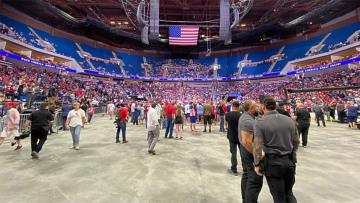 Ντόναλντ Τραμπ: Φιάσκο η συγκέντρωση στην Τούλσα - Τον «έφαγαν» μια 51χρονη, το Tik Tok και μια... μπάντα;