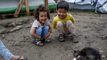 Σύμφωνο συνεργασίας Περιφέρειας Αττικής - ΔΟΜ για τα ασυνόδευτα προσφυγόπουλα