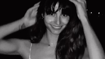 Ηλιάνα Παπαγεωργίου: Νυχτερινό μπάνιο με το φόρεμά της