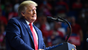 Άνω - κάτω οι ΗΠΑ μετά την πρόταση Τραμπ για αναβολή των εκλογών