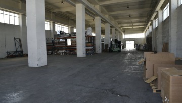 Ασπρόπυργος: Τέσσερις συλλήψεις σε εργοστάσιο «φάντασμα» με λαθραία τσιγάρα