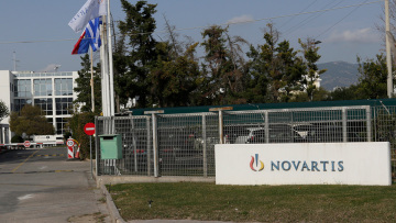 Πέτσας για Novartis: Η κυβέρνηση διερευνά τρόπο αποζημίωσης του ελληνικού Δημοσίου