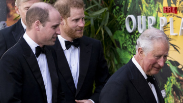 «Οσμή πραξικοπήματος» στο παλάτι: Κάρολος και Ουίλιαμ φέρεται να συνωμότησαν για να φύγει ο Χάρι