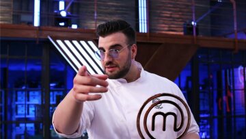 Σταύρος Βαρθαλίτης: «Κυκλοφορώ πάντα γυμνός στο σπίτι»