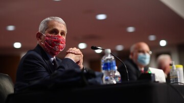 Φάουτσι : Οι ΗΠΑ μπορεί να φτάσουν τα 100.000 κρούσματα την ημέρα