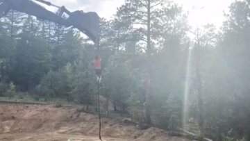 Κατερίνα Στεφανίδη: Προπονείται ... κρεμασμένη στην κουτάλα εκσκαφέα