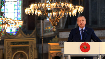DW: Ο Ερντογάν θέλει «να θάψει μια και καλή τον Κεμάλ» με τη μετατροπή της Αγίας Σοφίας σε τζαμί