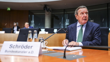 Γερμανία: Ο Σρέντερ εμφανίστηκε στη Βουλή ως λομπίστας του Κρεμλίνου