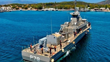 Δείτε βίντεο: Εντυπωσιακές εικόνες από τον κατάπλου του ΤΠΚ «Καραθανάσης» στον Ναύσταθμο