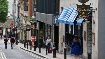 Άρση μέτρων: «Σούπερ Σάββατο» στη Βρετανία - Ανοίγουν κομμωτήρια, παμπ κι εστιατόρια μετά από 3 μήνες