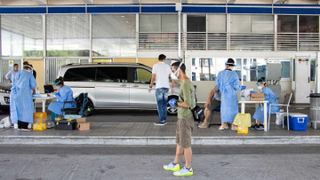 Κορωνοϊός: Αγωνία για τα 43 νέα κρούσματα κορωνοϊού - 36 εισαγόμενα - Ανησυχία και για τον συνωστισμό στα πανηγύρια