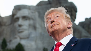 «Εξ οικείων τα βέλη» για τον Τραμπ: «Η εξαπάτηση είναι τρόπος ζωής γι' αυτόν» λέει η ανιψιά του