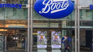 «Λουτρό αίματος» στην αγορά εργασίας της Βρετανίας: 60.000 απολύσεις σε ένα 24ωρο