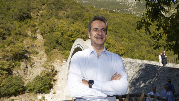 Μητσοτάκης: Θαύμα πολιτιστικής κληρονομιάς το γεφύρι της Πλάκας - Δείτε φωτογραφίες