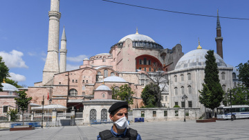 Αγιά Σοφιά: Η Τουρκία αποκλείει το κτήριο - Προετοιμασίες για μουσουλμανική προσευχή