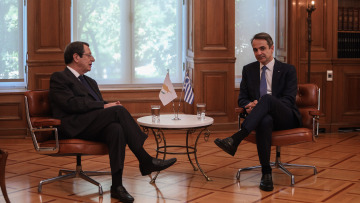 Οι τουρκικές προκλήσεις στο επίκεντρο των επαφών Αναστασιάδη στην Αθήνα