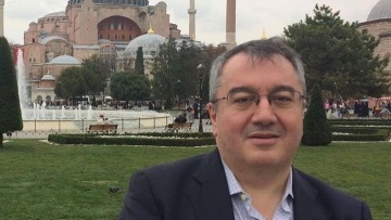 Κορωνοϊός - Μόσιαλος: «Η χρήση μάσκας δεν μας κάνει υπερβολικούς, ούτε υποχόνδριους»