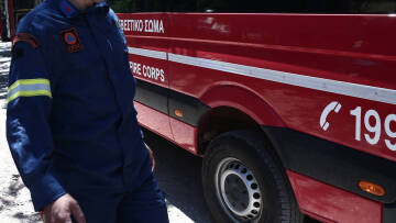 Σε εξέλιξη φωτιά στο Μενίδι 