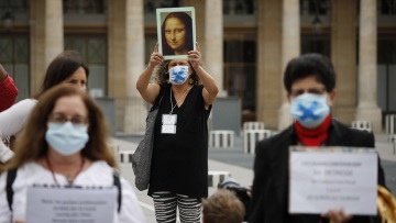 Γαλλία: Υποχρεωτική η μάσκα σε τράπεζες και καταστήματα από τις 20 Ιουλίου