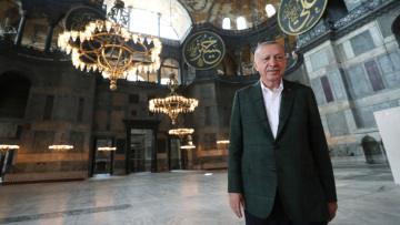 Στην Αγία Σοφία ο Ερντογάν - Επιβλέπει τις εργασίες μετατροπής της σε τζαμί