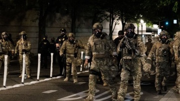 ΗΠΑ - Πόρτλαντ: Ακόμα μια νύχτα βίαιων επεισοδίων - Να φύγουν τα στρατεύματα ζητά ο δήμαρχος