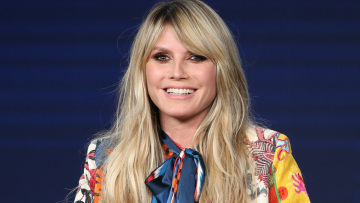 H Χάιντι Κλουμ ζωγραφίζει με το μικροσκοπικό της μπικίνι 