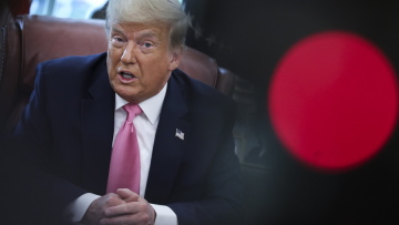 Ο Τραμπ ξεκινά και πάλι καθημερινές ενημερώσεις για τον κορωνοϊό:  «Είχαμε τηλεθέαση ρεκόρ»