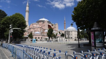 Αγία Σοφία: Προκαλεί Τούρκος ιστορικός - Εξοργιστική ανάρτηση για τοιχογραφίες και «πόρνες»