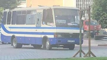 Συναγερμός στην Ουκρανία: Ένοπλος κρατά 20 ομήρους σε λεωφορείο, απειλεί με εκρηκτικά