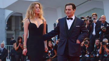 Άμπερ Χερντ: «Ο Τζόνι Ντεπ έσκισε το νυχτικό μου και γέμισε τους τοίχους με αίματα»