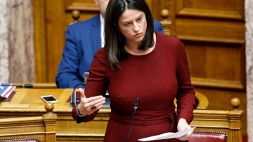 Η Κεραμέως απομάκρυνε τον Συντονιστή Εκπαίδευσης Προσφύγων που χαρακτήρισε «μαϊμού» τον Αντετοκούνμπο